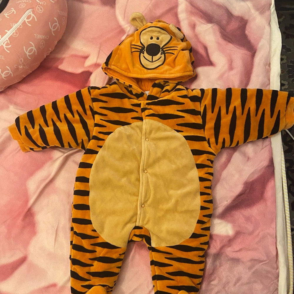 Cute tigger outfit/costume 6-9m ❤️